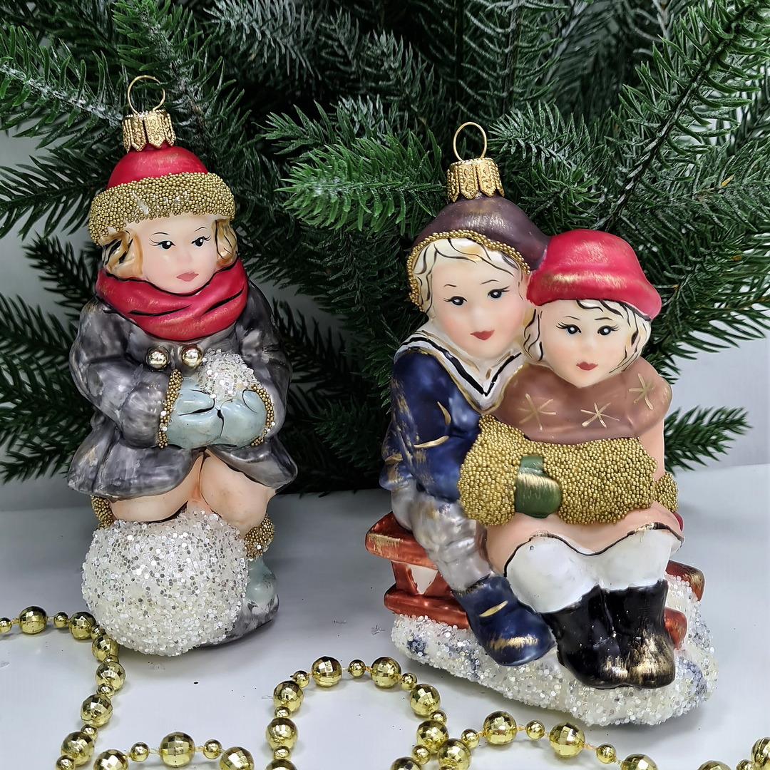 фото Набор ёлочных игрушек Дети на санях и девочка со снежком винтаж