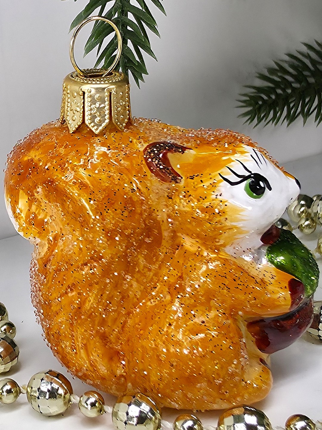 фото Стеклянная елочная игрушка Белочка с орешком сахар