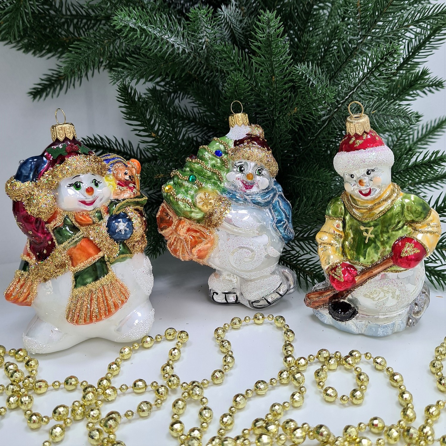 фото Набор ёлочных игрушек Снеговик с клюшкой, снеговик на коньках и снеговик с подарками