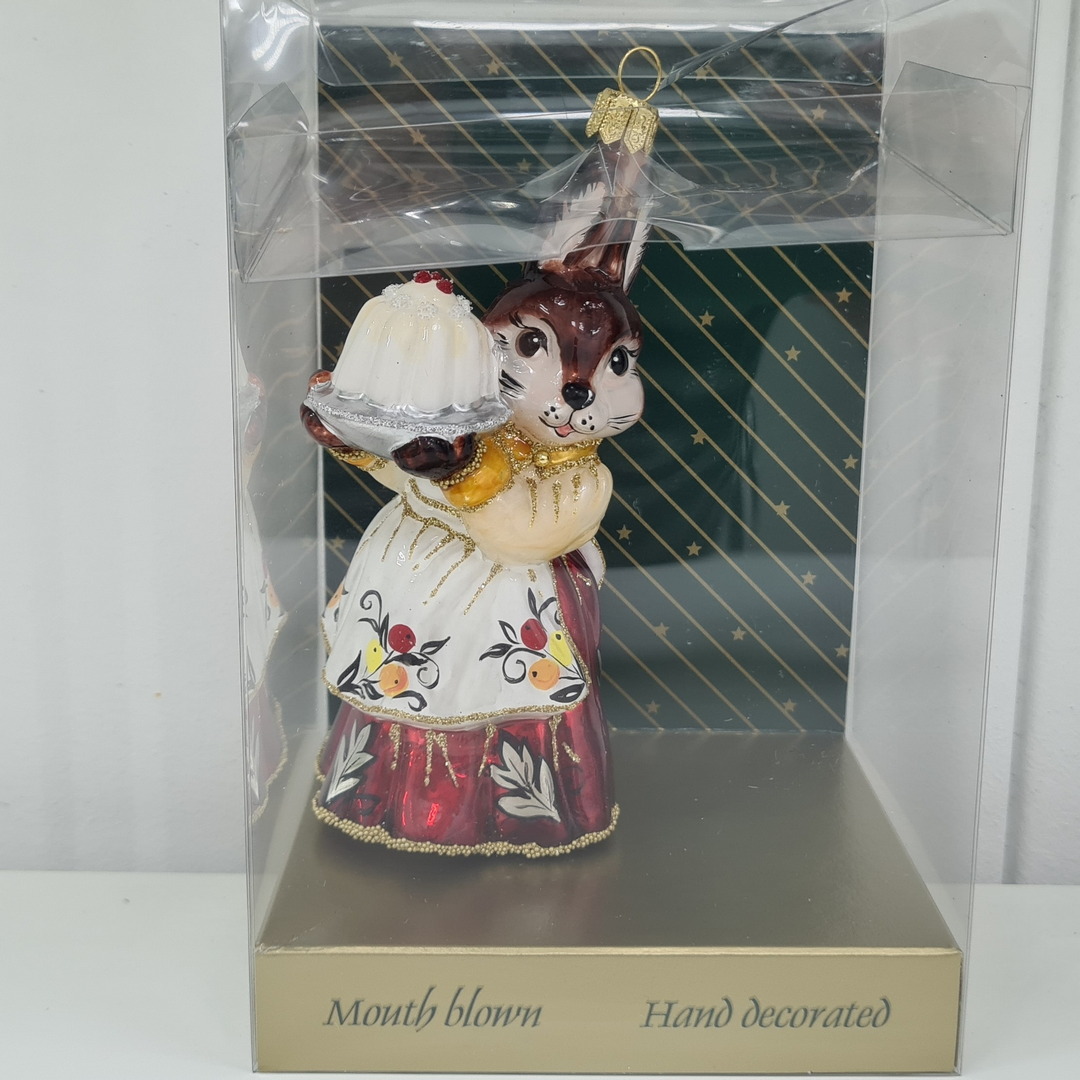 фото Стеклянная елочная игрушка Зайчиха с тортом-3