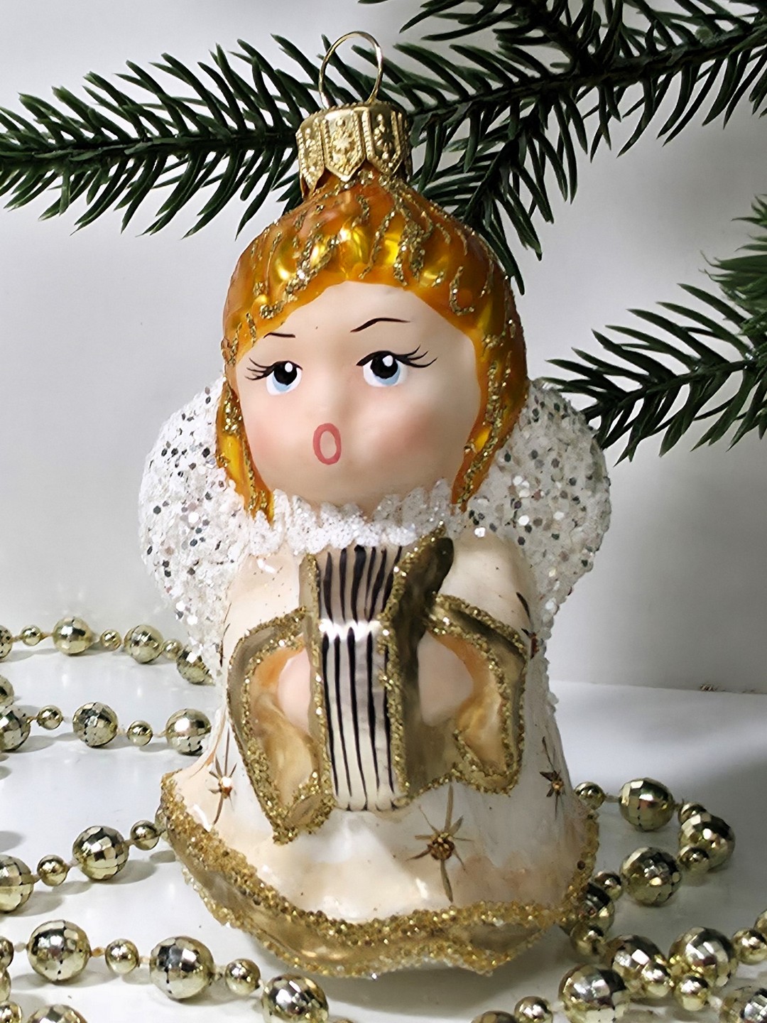 фото Стеклянная елочная игрушка Ангел с книгой