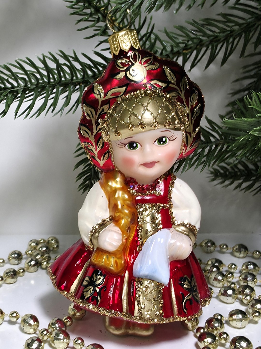 фото Стеклянная елочная игрушка Девочка в сарафане