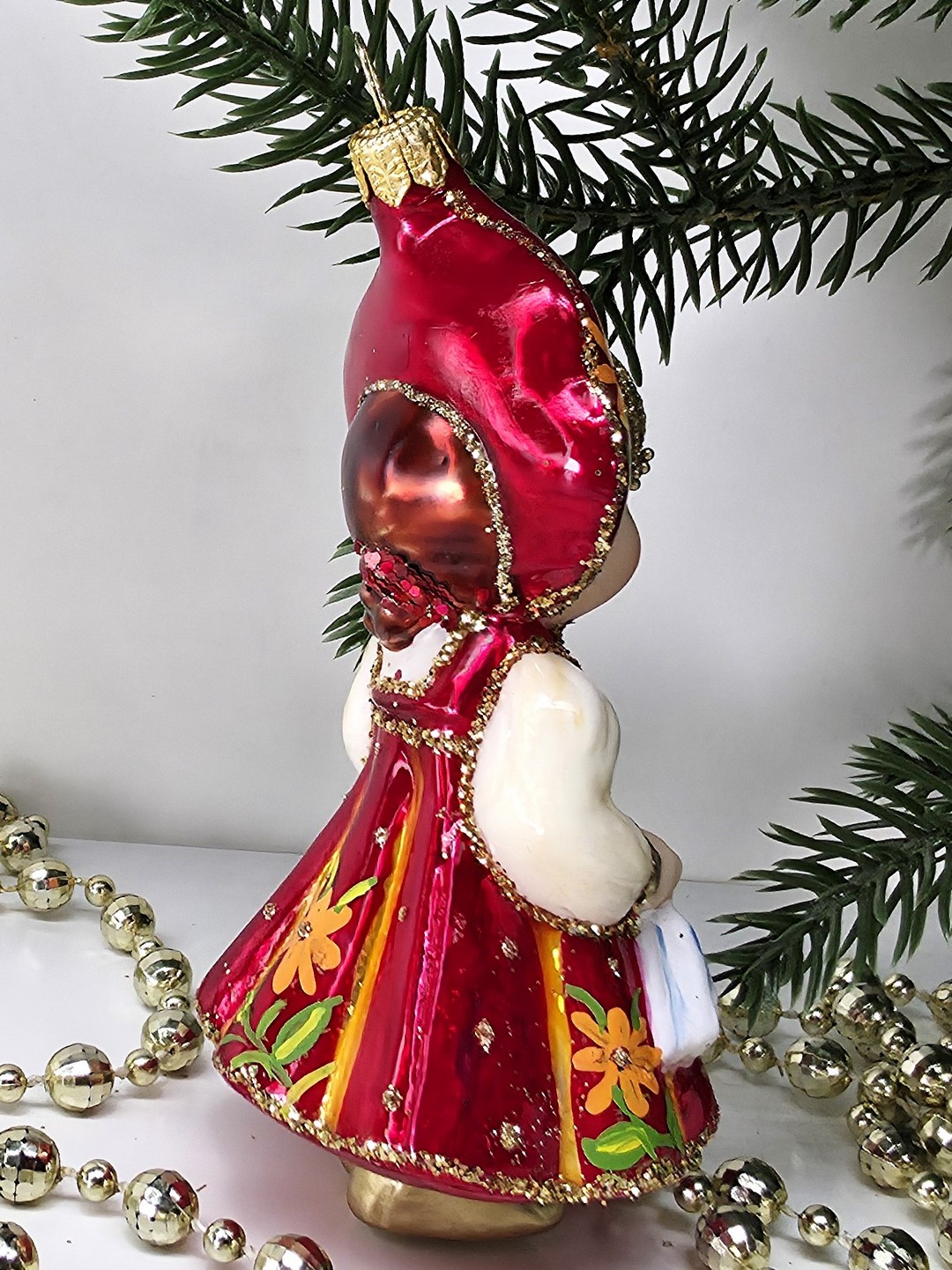 фото Стеклянная елочная игрушка Девочка в сарафане