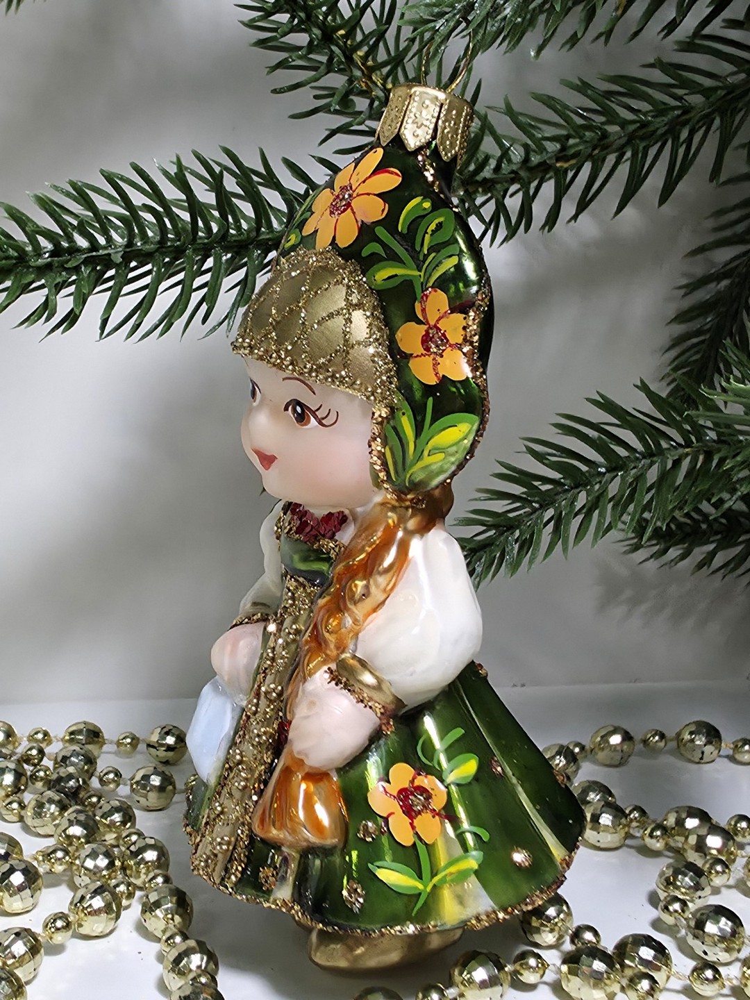фото Стеклянная елочная игрушка Девочка в сарафане