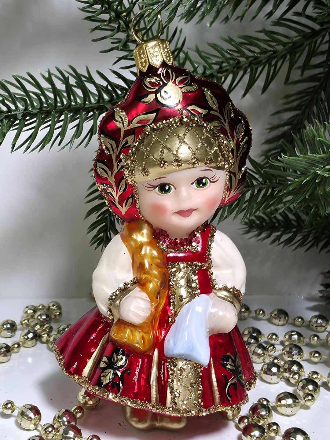фото Стеклянная елочная игрушка Девочка в сарафане