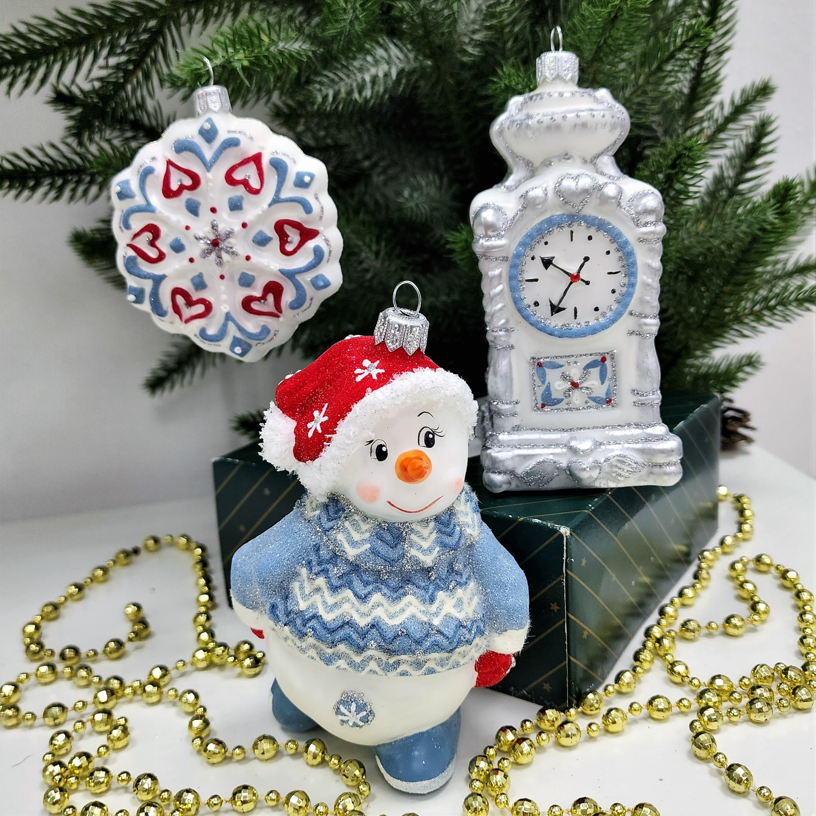 фото Набор ёлочных игрушек Снеговик, снежинка и часы скандинавские