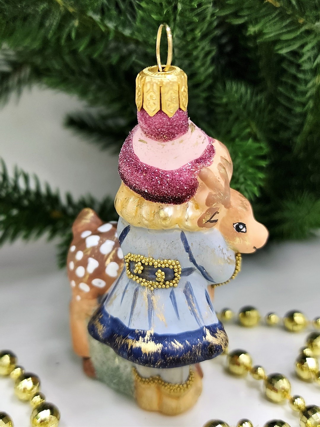 фото Стеклянная елочная игрушка Девочка с олененком