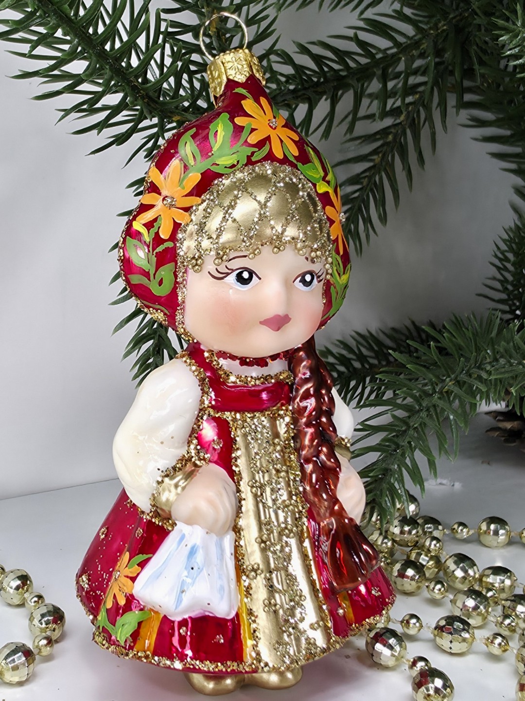 фото Стеклянная елочная игрушка Девочка в сарафане