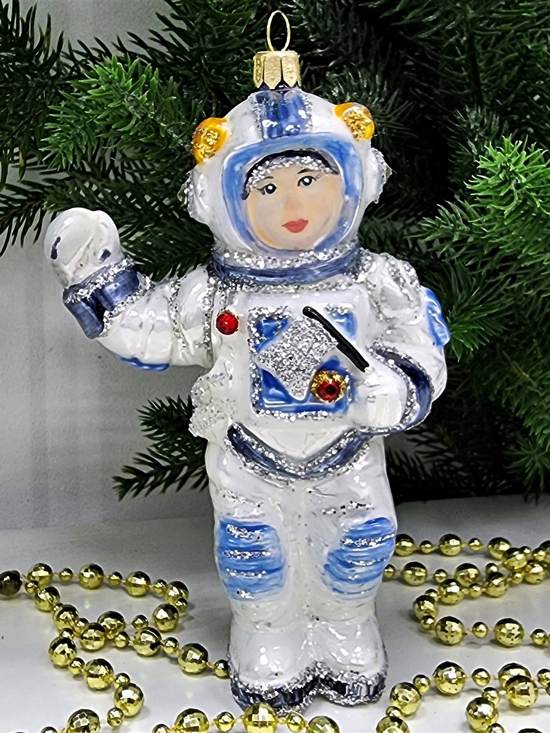 фото Стеклянная елочная игрушка Космонавт