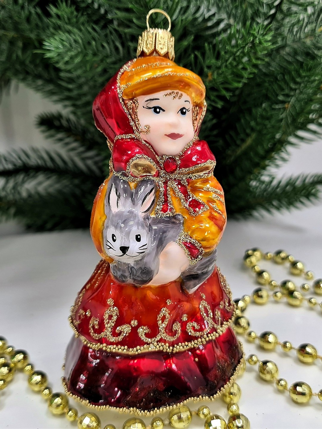 фото Стеклянная елочная игрушка Девочка с кроликом