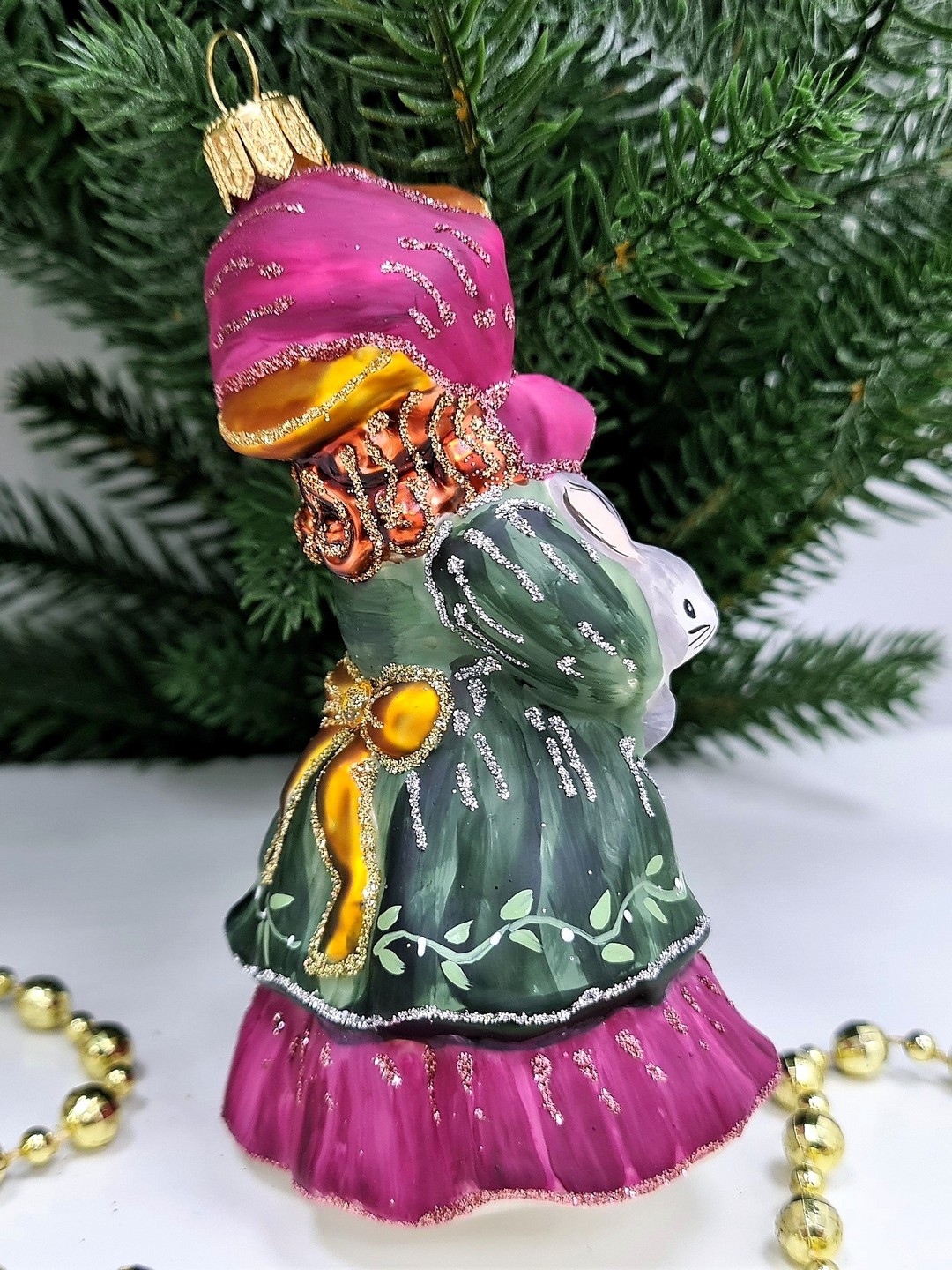фото Стеклянная елочная игрушка Девочка с кроликом