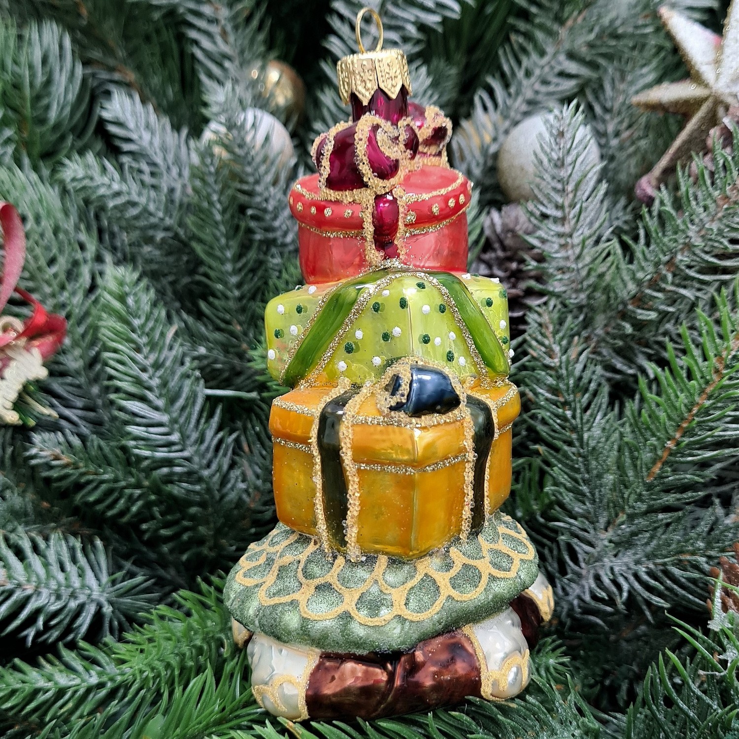 фото Стеклянная елочная игрушка Черепаха с подарками
