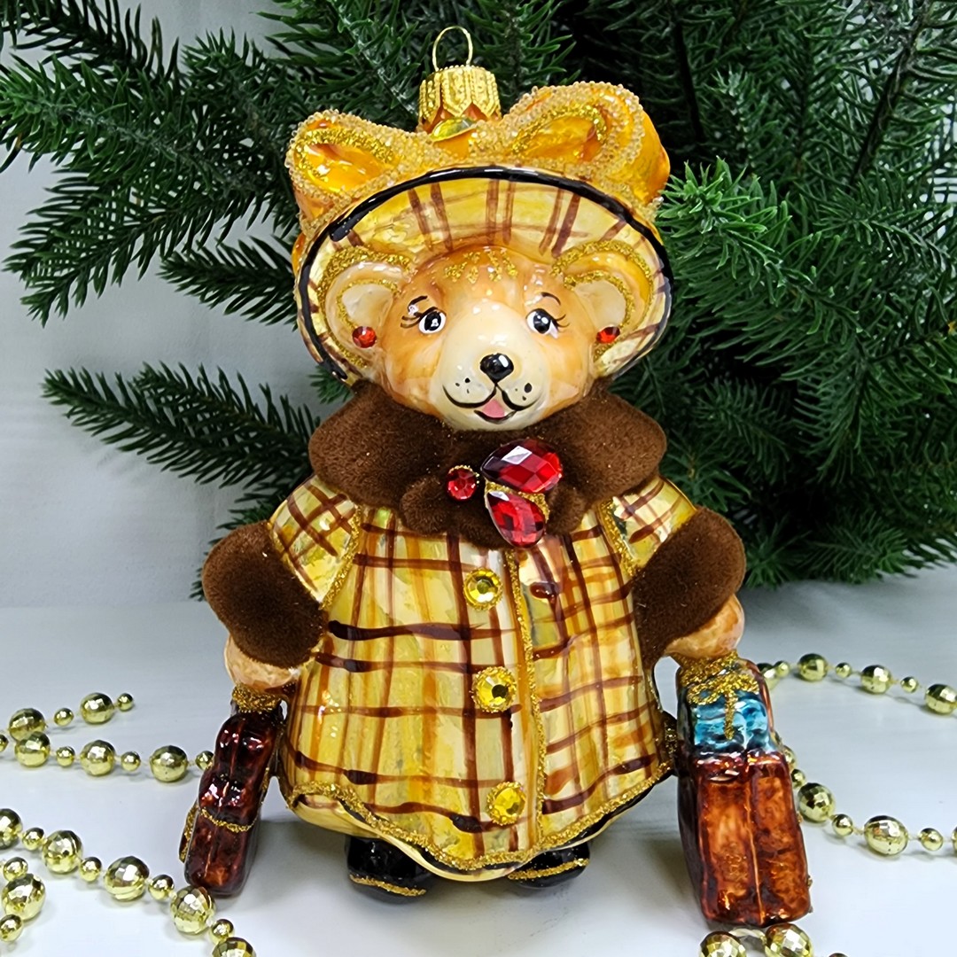 фото Стеклянная елочная игрушка Медведица с сумочками