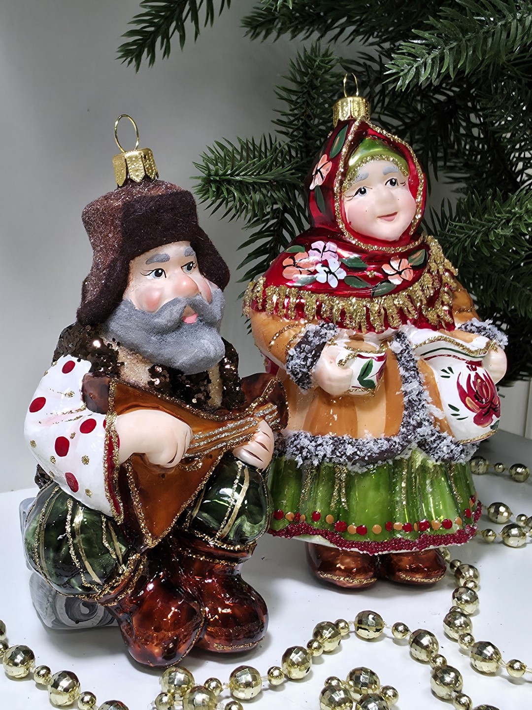 фото Набор ёлочных игрушек Бабушка с кувшином и дед с балалайкой