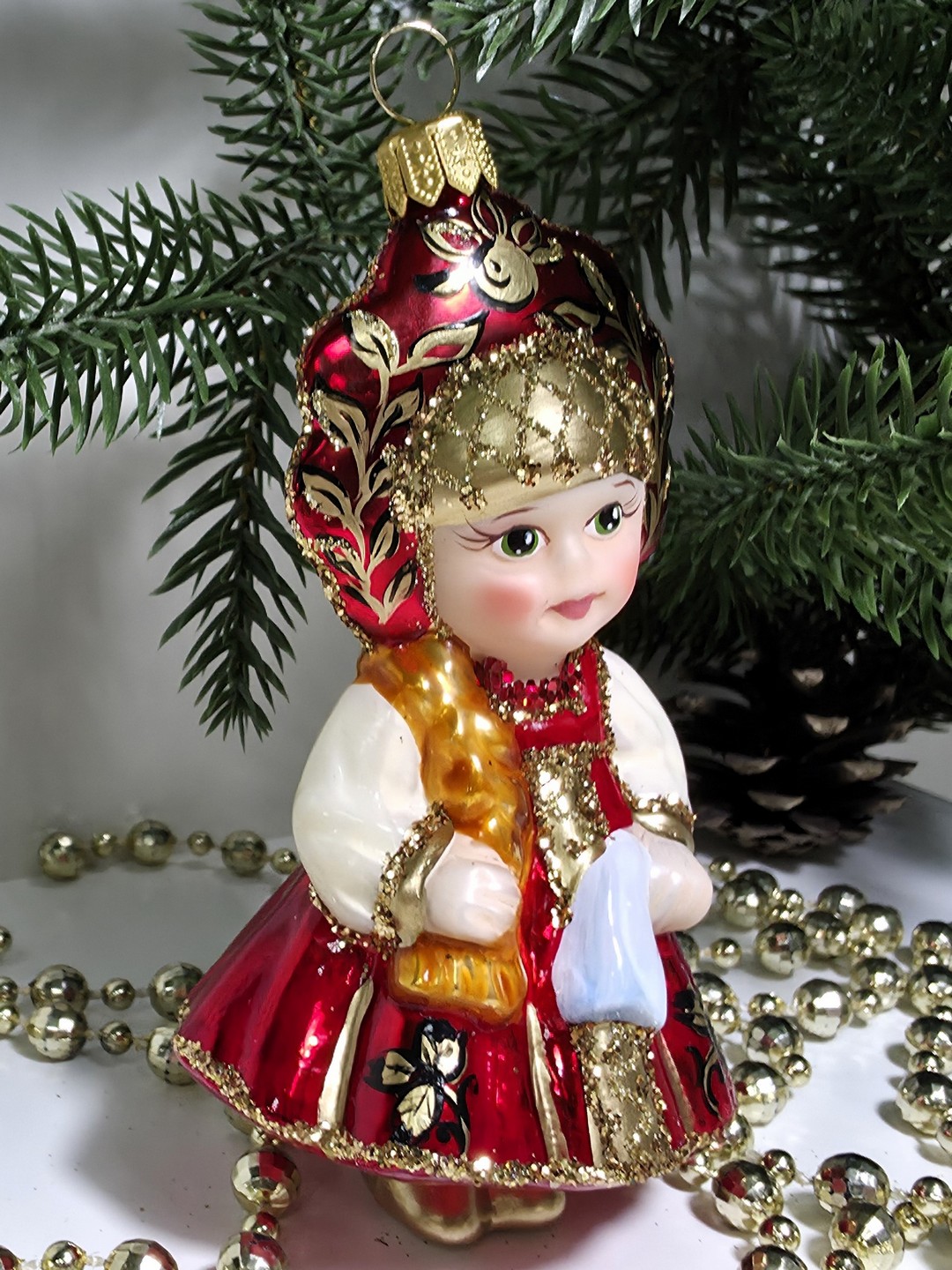 фото Стеклянная елочная игрушка Девочка в сарафане