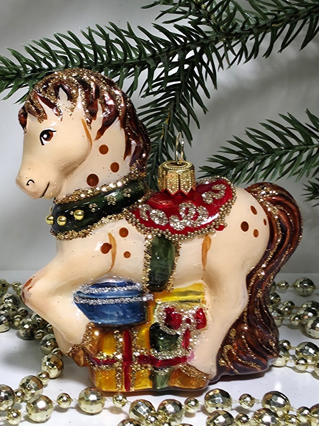 фото Стеклянная елочная игрушка Лошадка с подарками