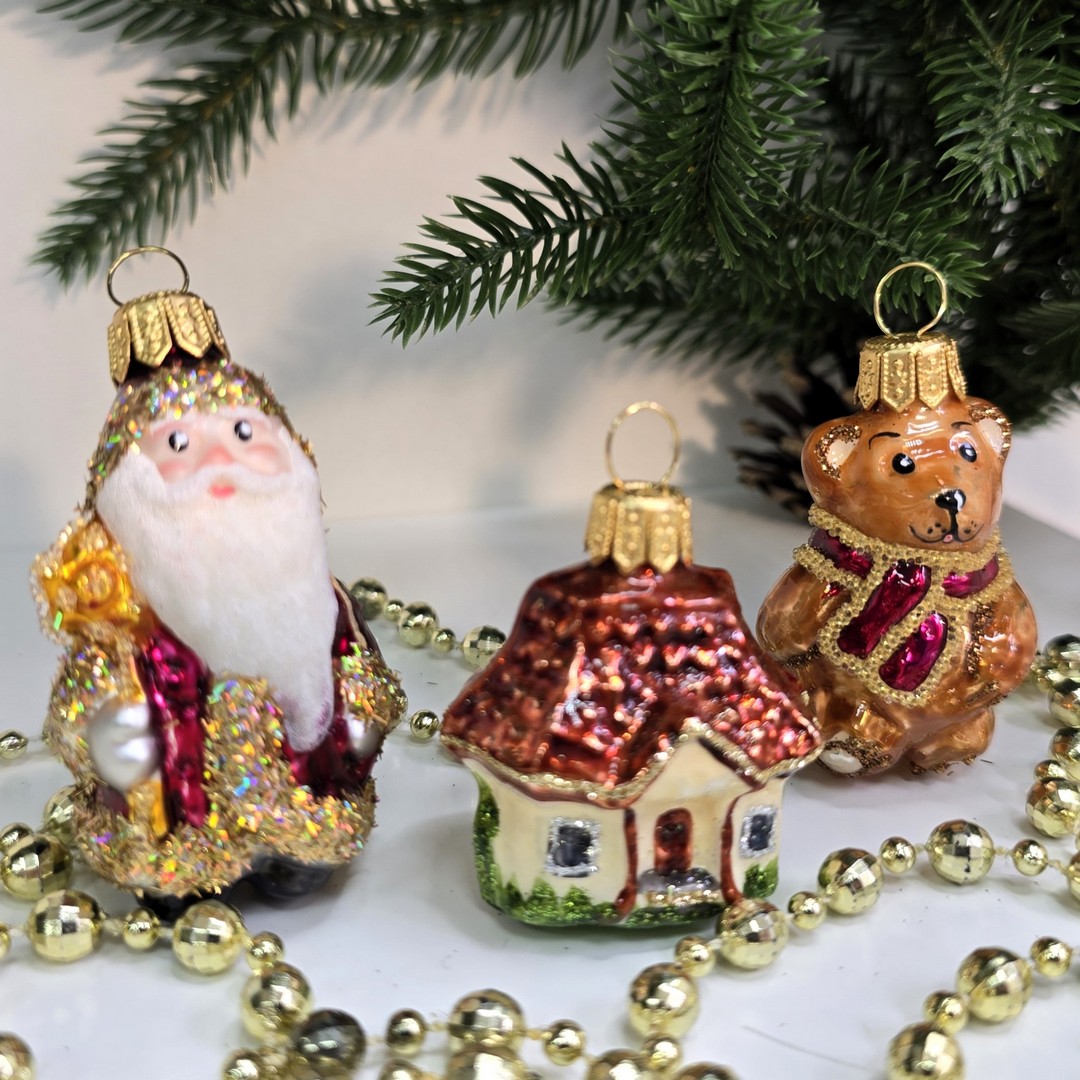 фото Набор стеклянных ёлочных игрушек Irena-Co Дед Мороз, домик и мишка