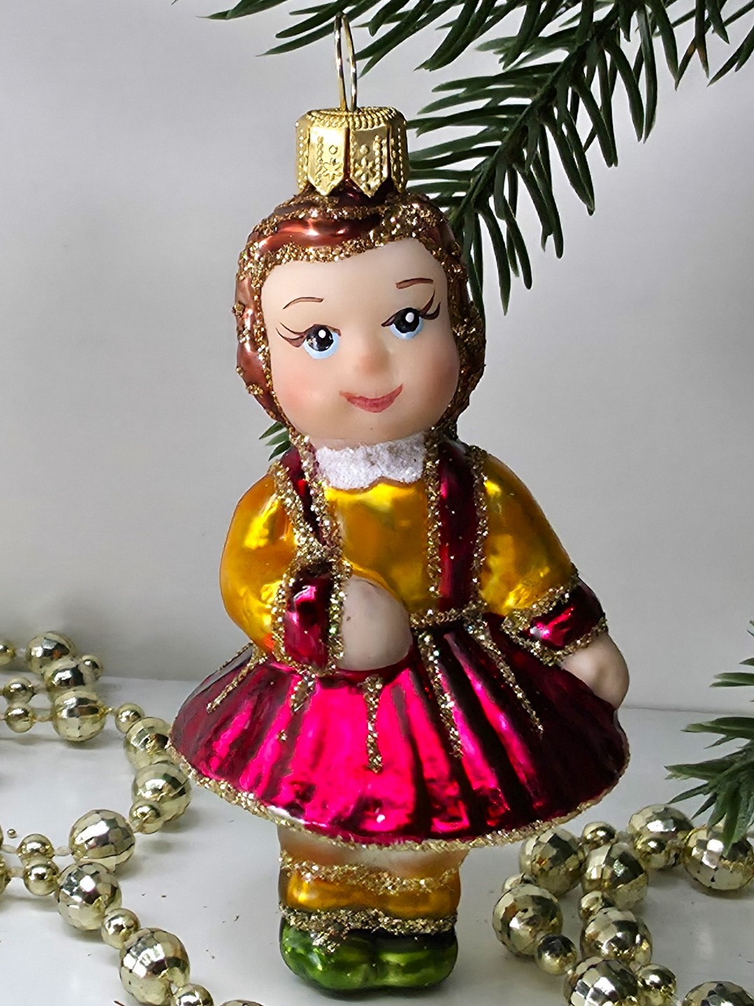 фото Стеклянная елочная игрушка Девочка в платье