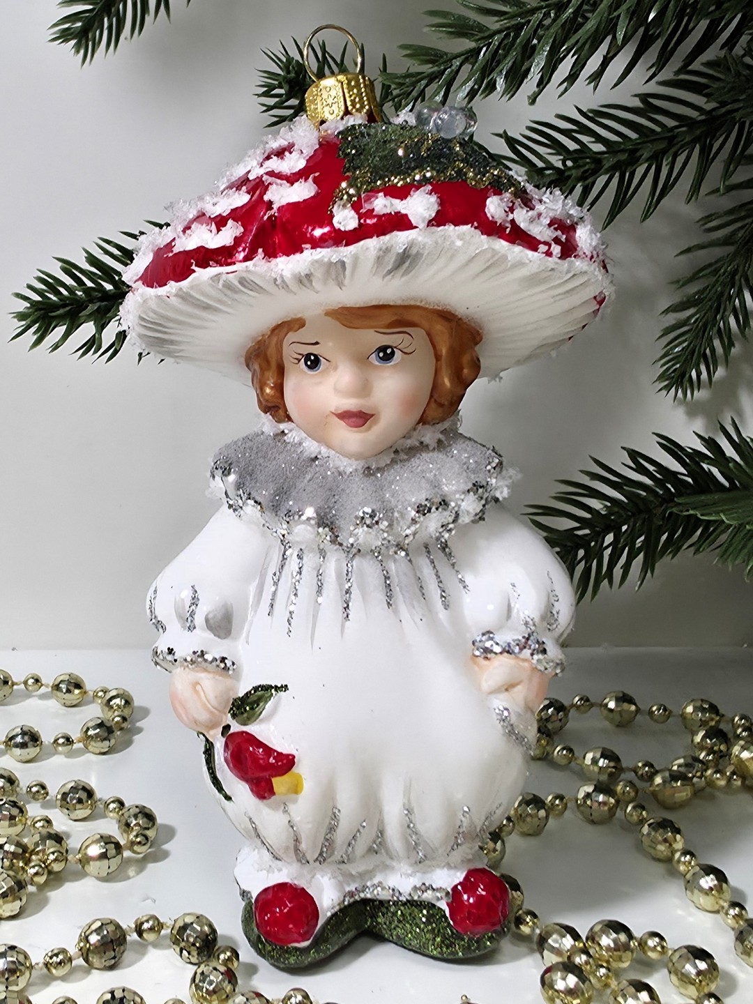 фото Стеклянная елочная игрушка Мальчик Грибочек мухомор