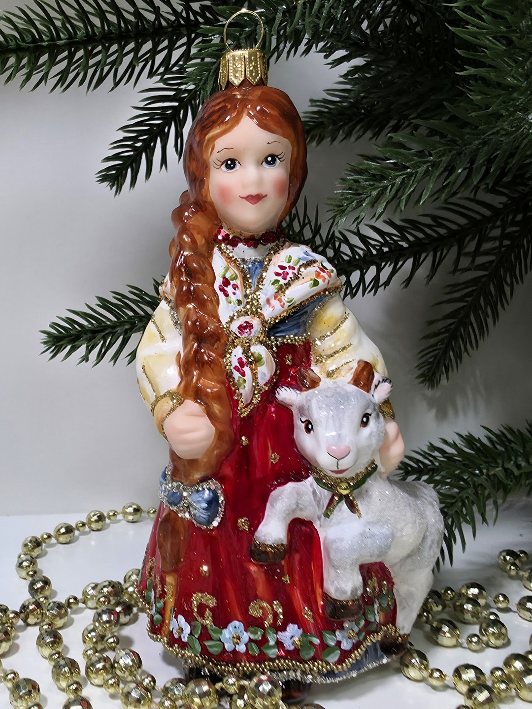 фото Стеклянная елочная игрушка Аленушка с козленком