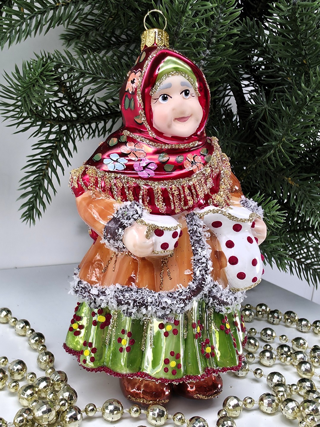 фото Стеклянная елочная игрушка Бабушка с кувшином