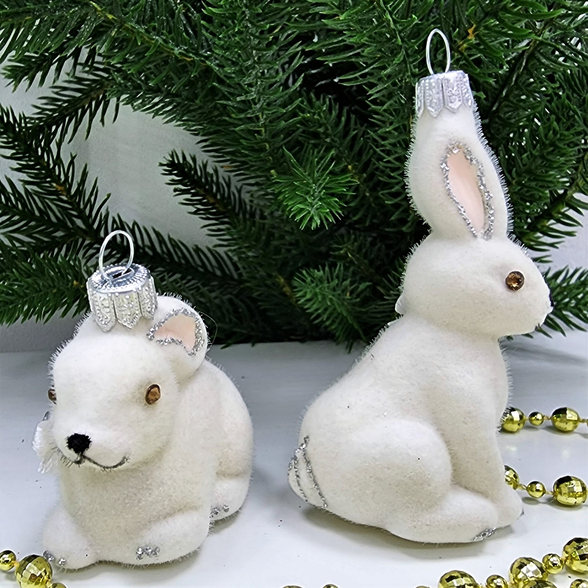 фото Набор ёлочных игрушек Два зайчика флок белые