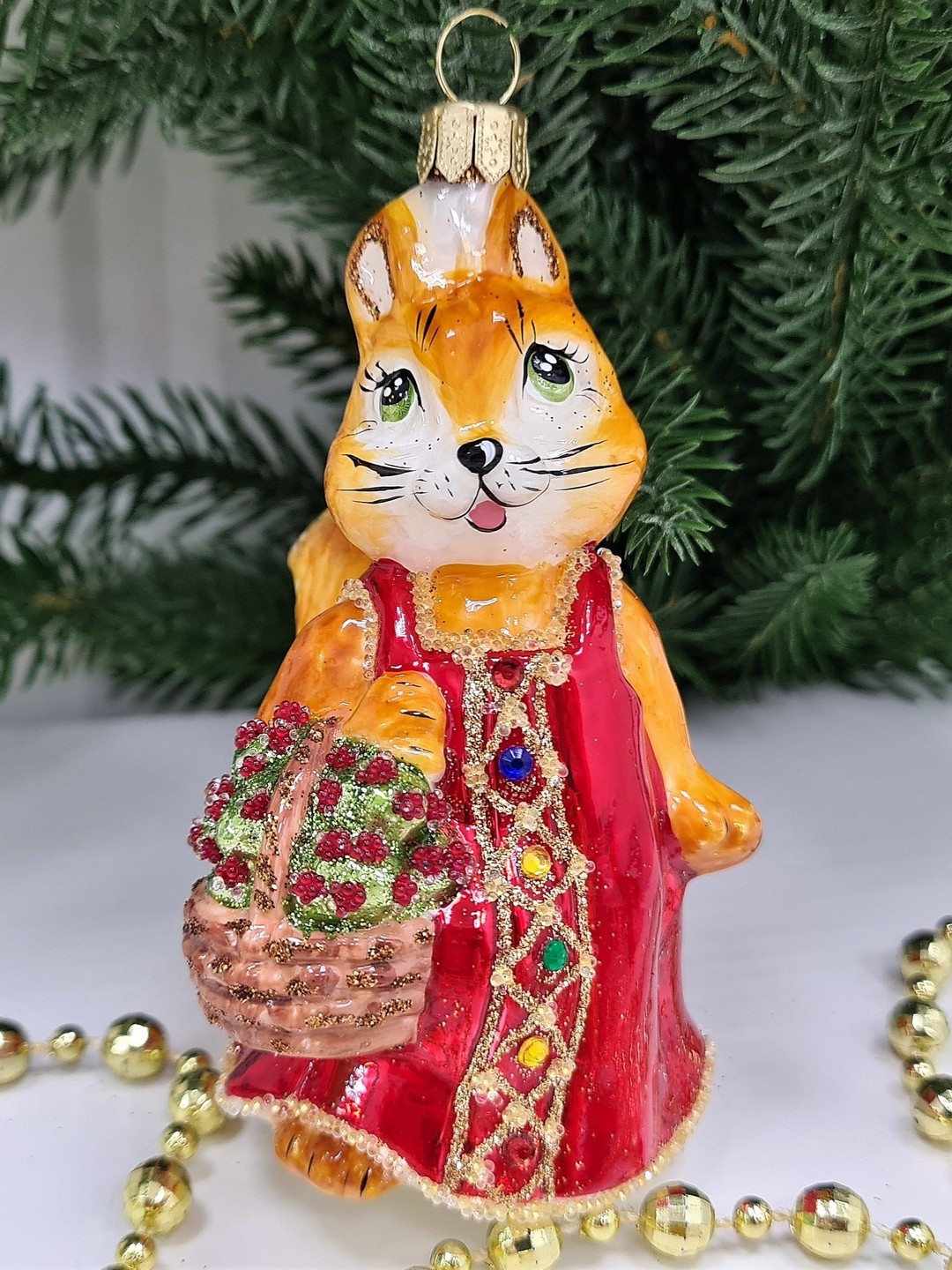 фото Стеклянная елочная игрушка Белочка с корзинкой