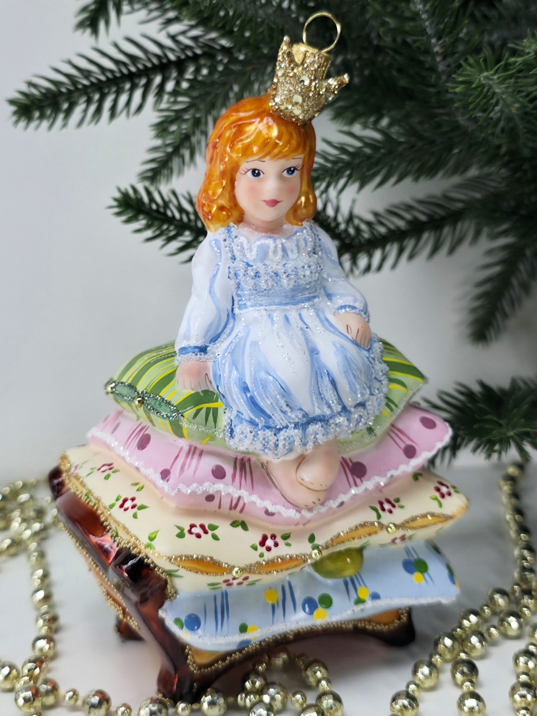 фото Стеклянная елочная игрушка Принцесса на горошине