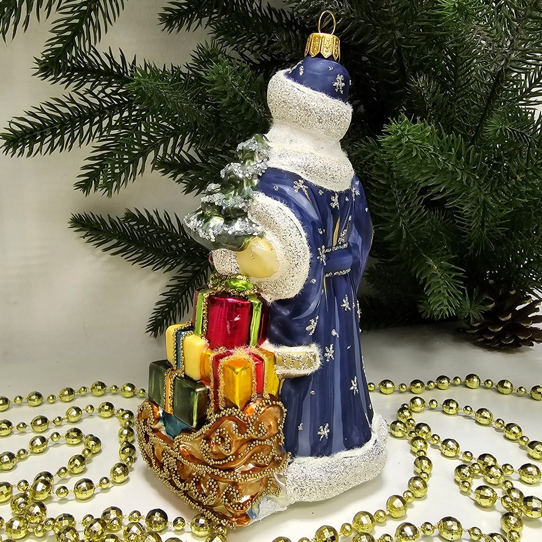 фото Стеклянная елочная игрушка Дед Мороз с подарками синий