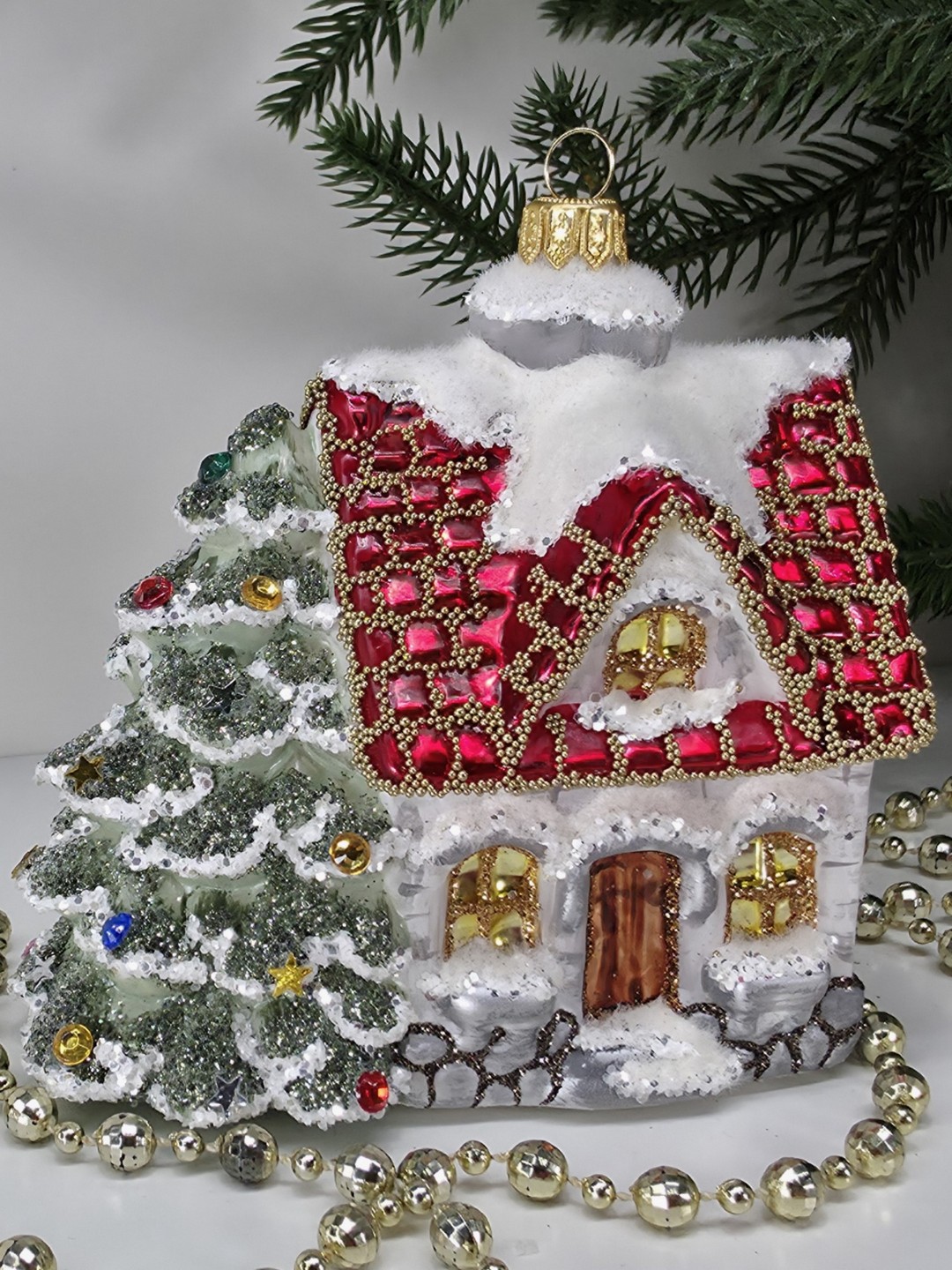 фото Стеклянная елочная игрушка Домик с ёлкой