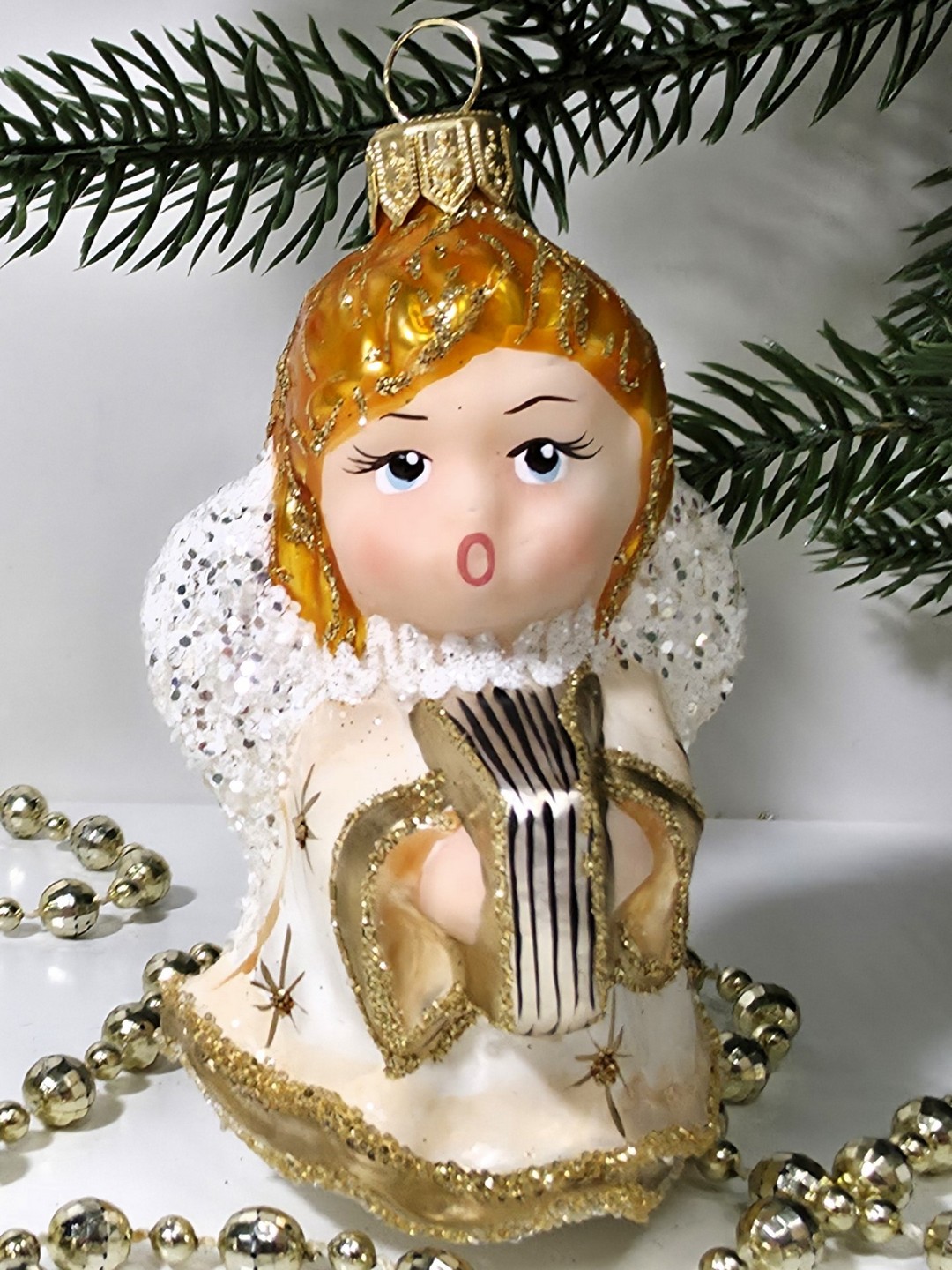 фото Стеклянная елочная игрушка Ангел с книгой