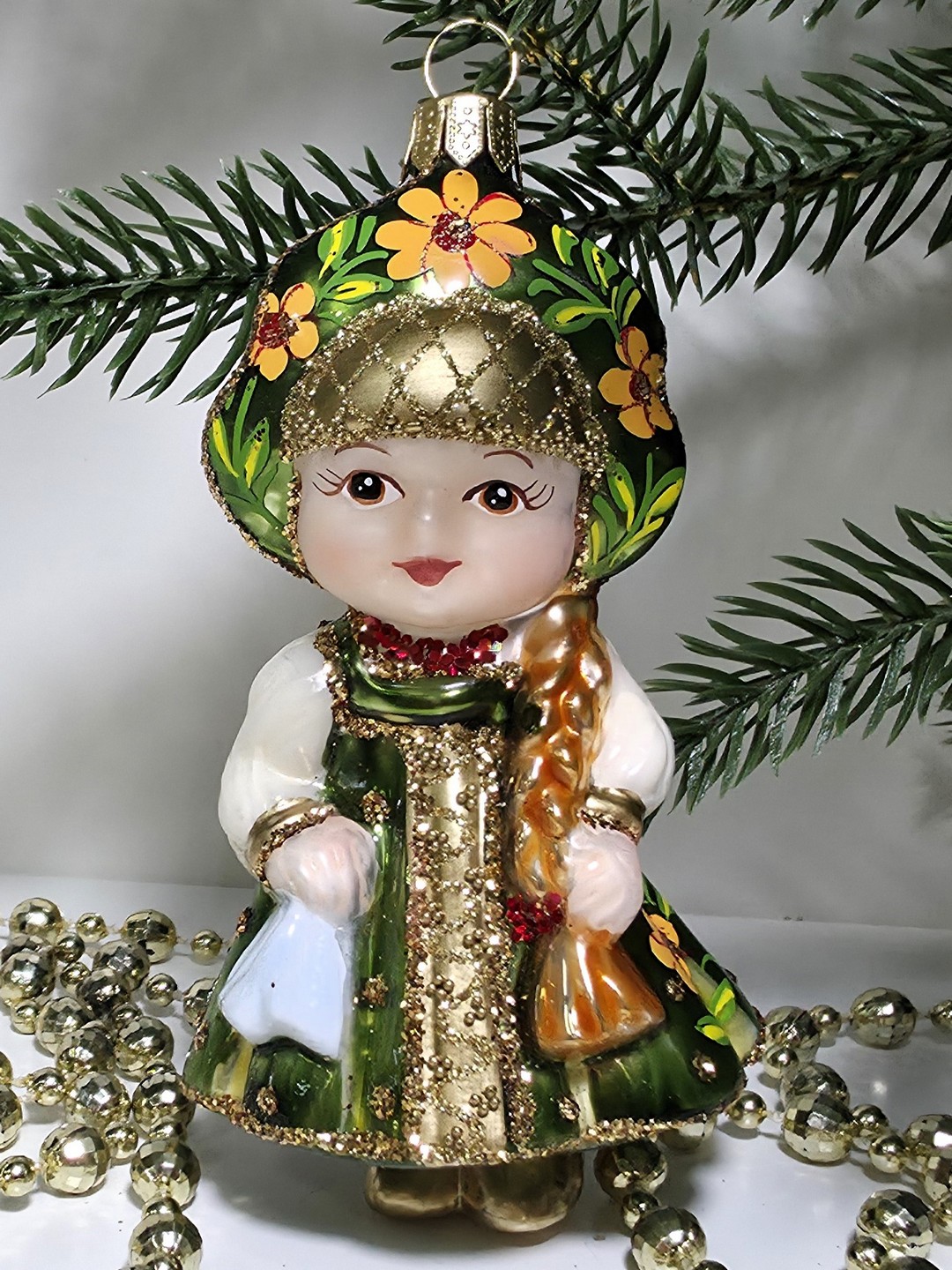 фото Стеклянная елочная игрушка Девочка в сарафане