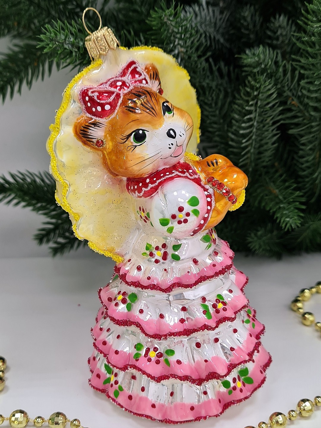 фото Стеклянная елочная игрушка Кошка с желтым зонтиком матовая