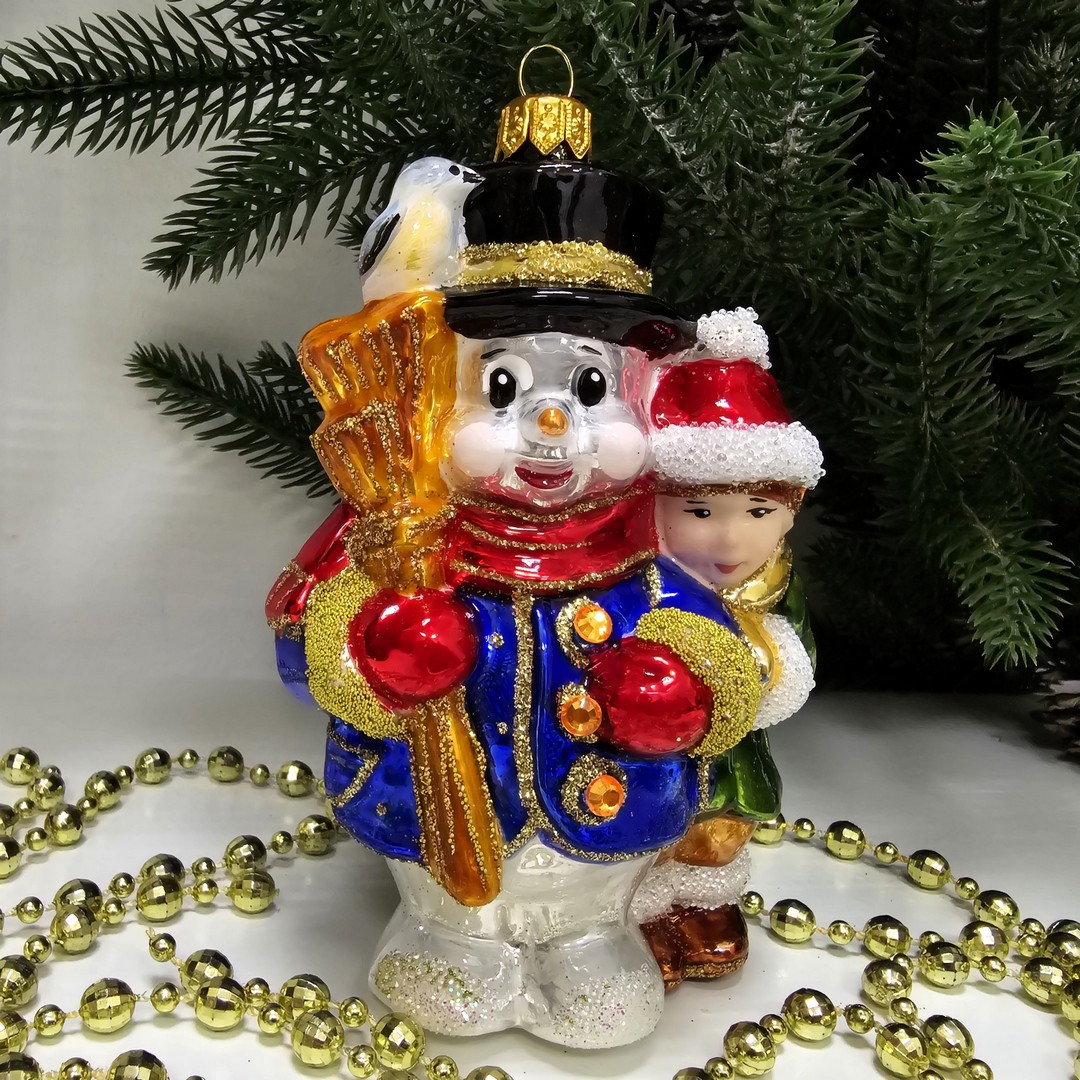 фото Стеклянная елочная игрушка Снеговик с девочкой