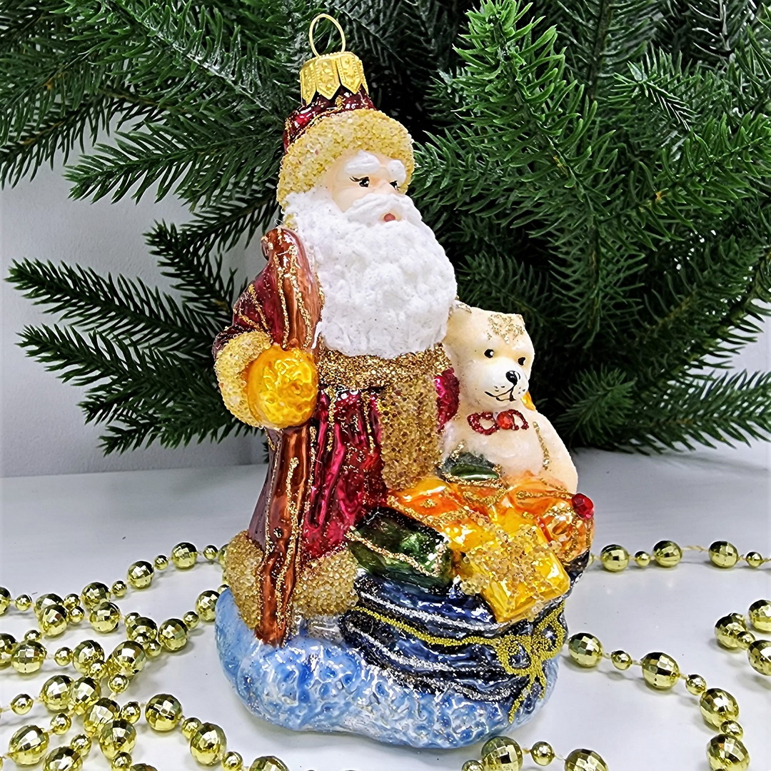 фото Стеклянная елочная игрушка Дед Мороз с мишкой и подарками