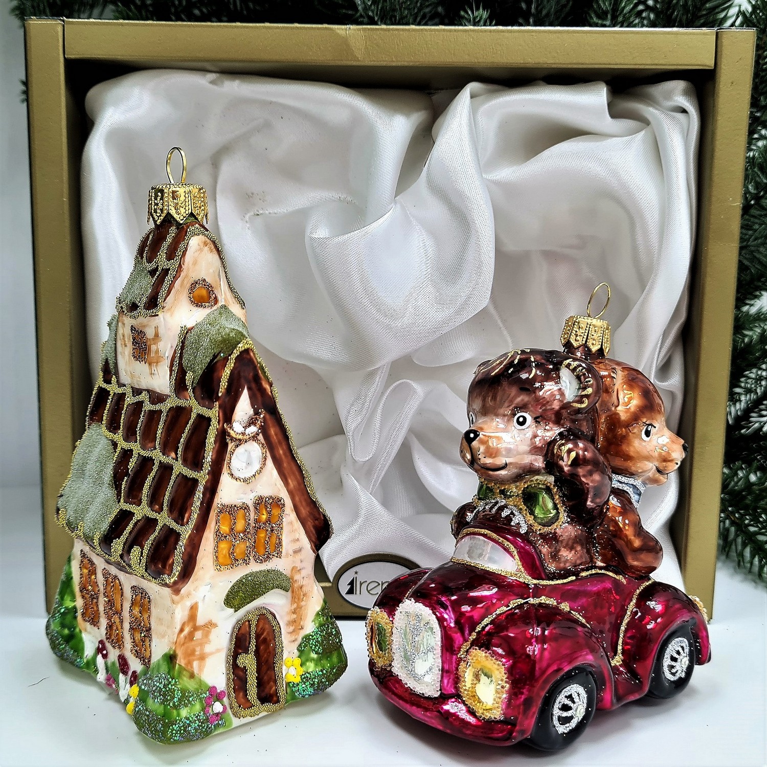 фото Набор ёлочных игрушек Мишки на машине и домик