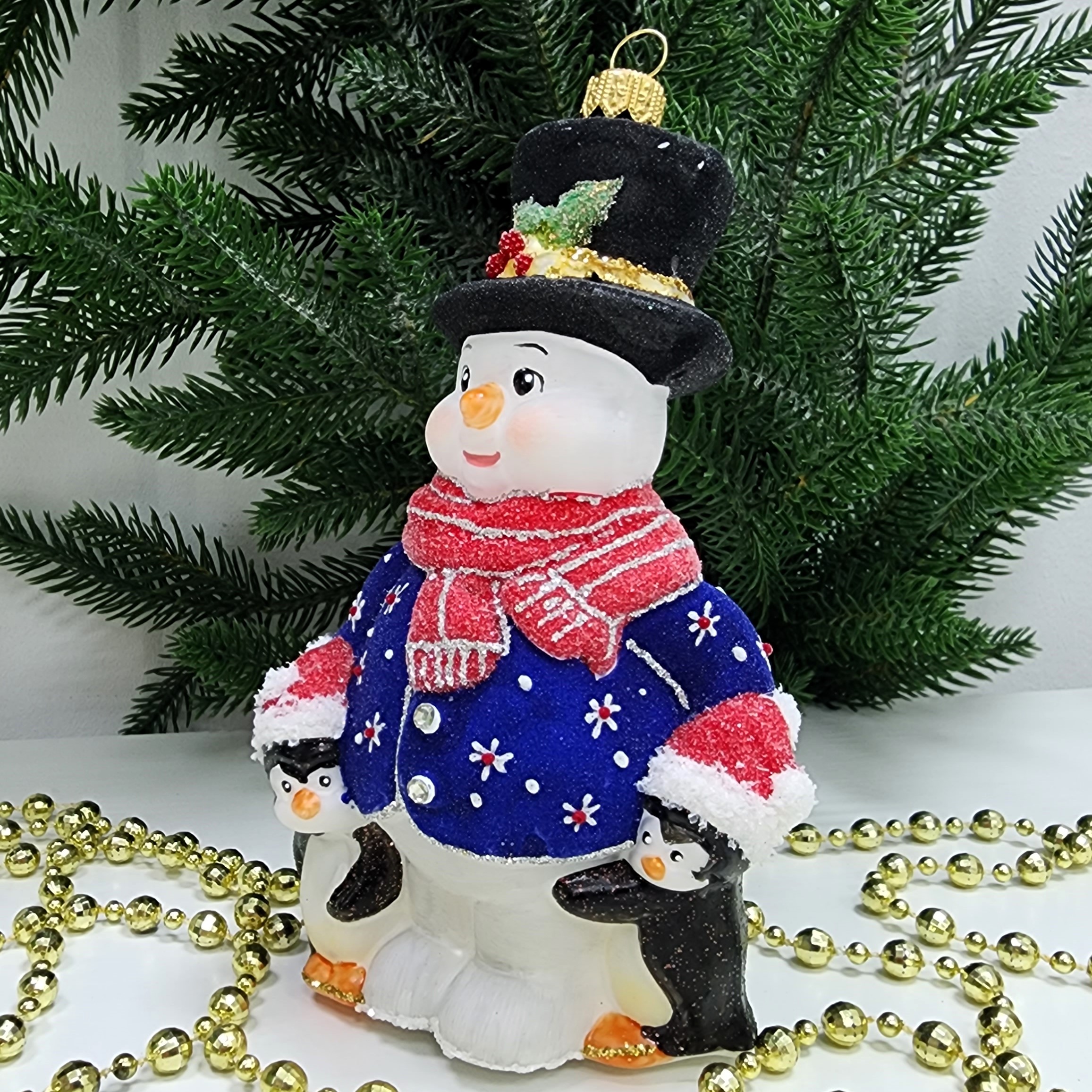 фото Стеклянная елочная игрушка Снеговик с пингвинами