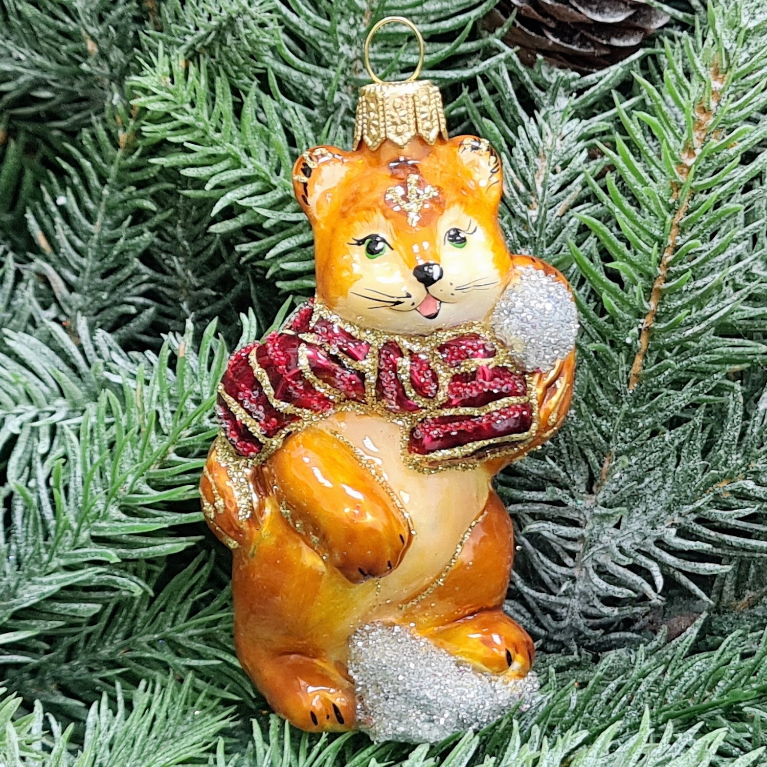 фото Стеклянная елочная игрушка Котик со снежком рыжий