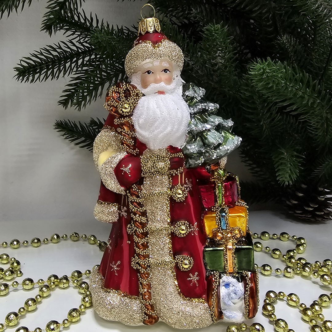 фото Стеклянная елочная игрушка Дед Мороз с подарками красный