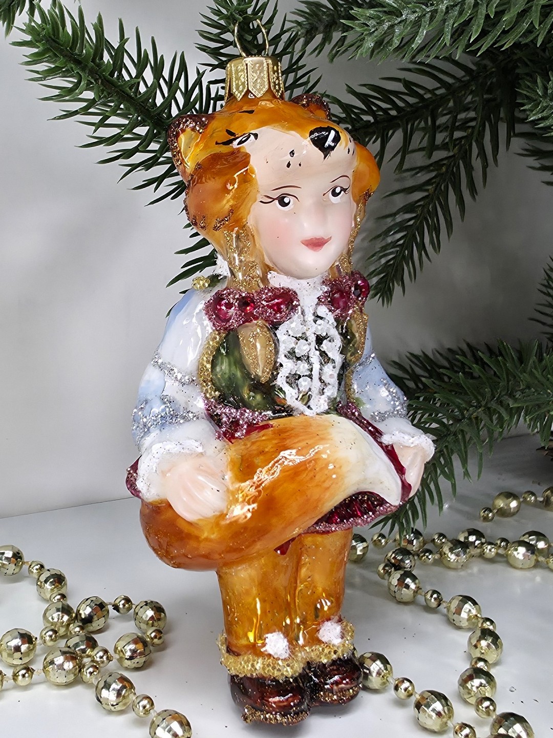 фото Стеклянная елочная игрушка Девочка Лисичка