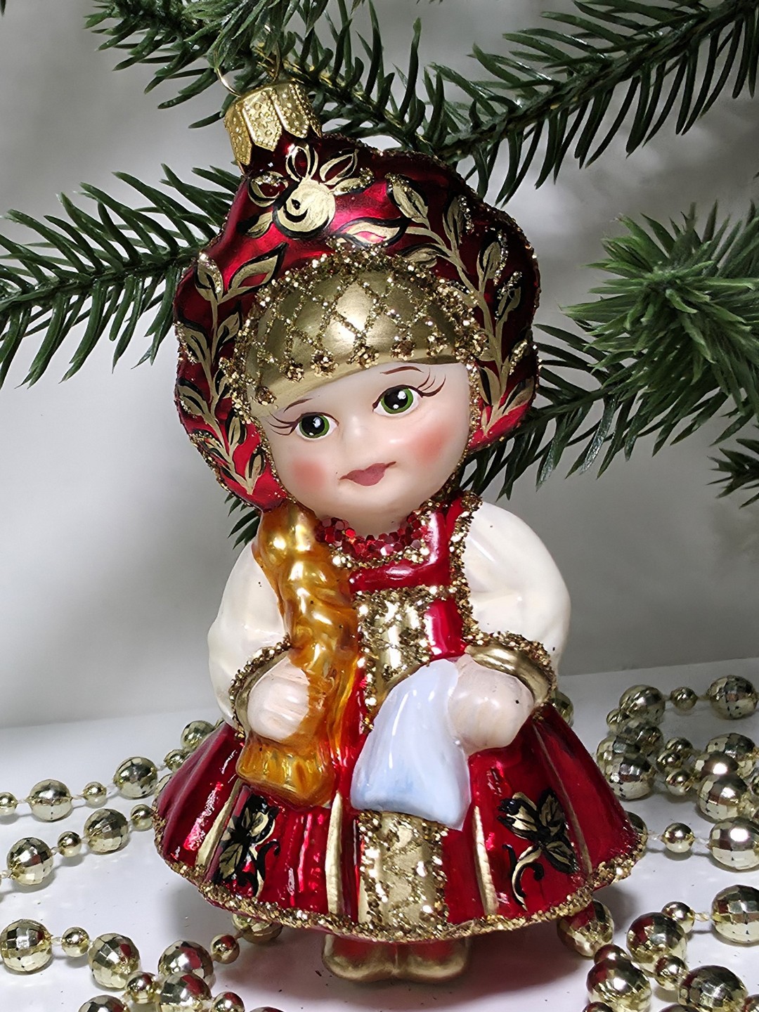 фото Стеклянная елочная игрушка Девочка в сарафане