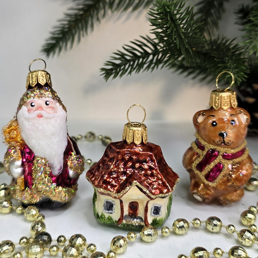 фото Набор стеклянных ёлочных игрушек Irena-Co Дед Мороз, домик и мишка