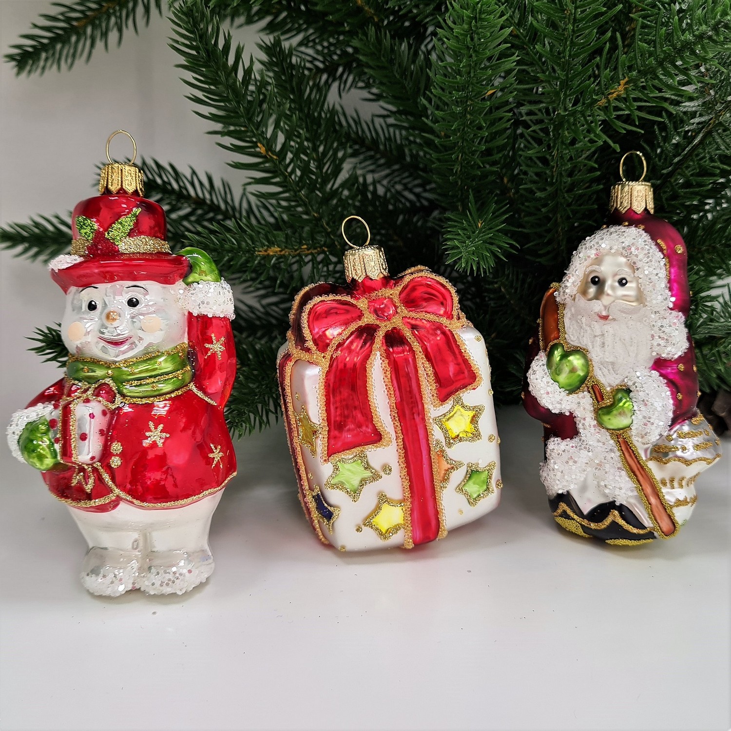 фото Набор ёлочных игрушек Дед Мороз, снеговик и подарок