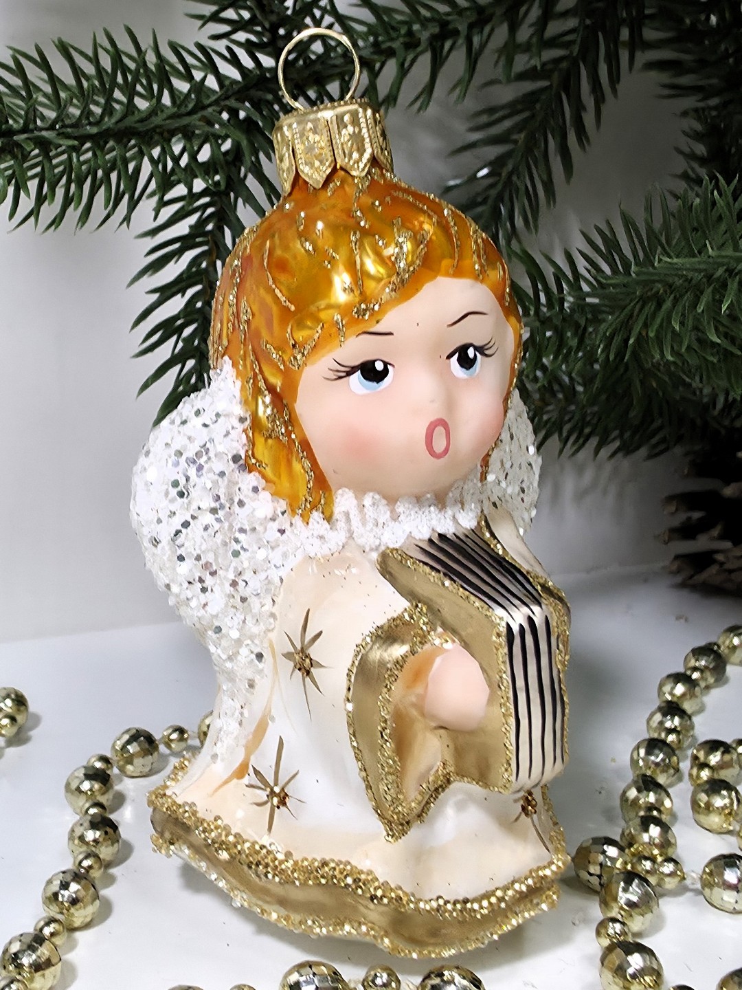 фото Стеклянная елочная игрушка Ангел с книгой