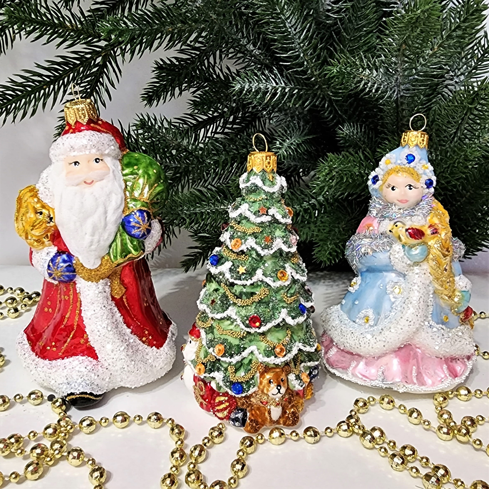 фото Набор ёлочных игрушек Дед Мороз красный, Снегурочка и елка