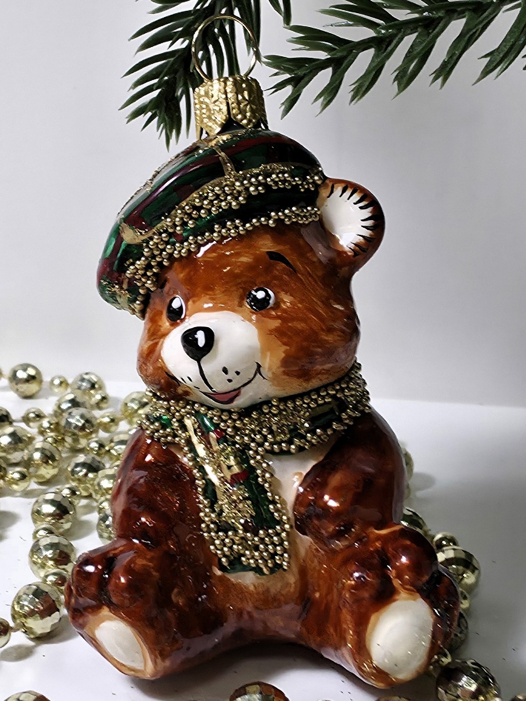 фото Стеклянная елочная игрушка Мишка в кепке