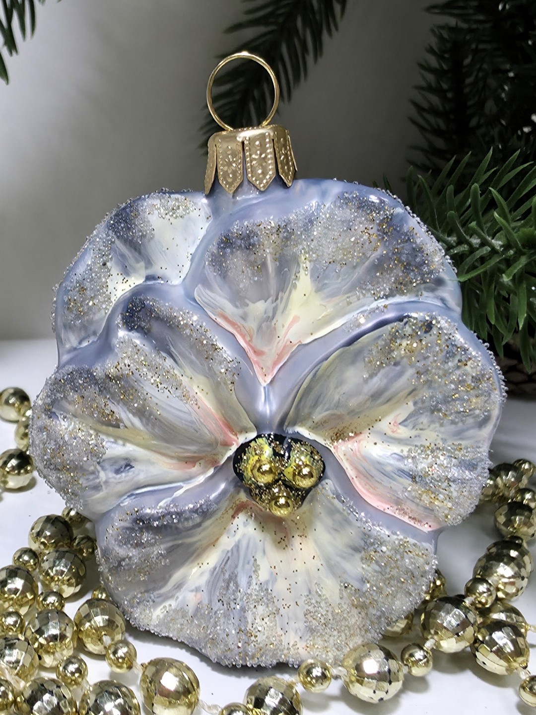 фото Стеклянная елочная игрушка Фиалка