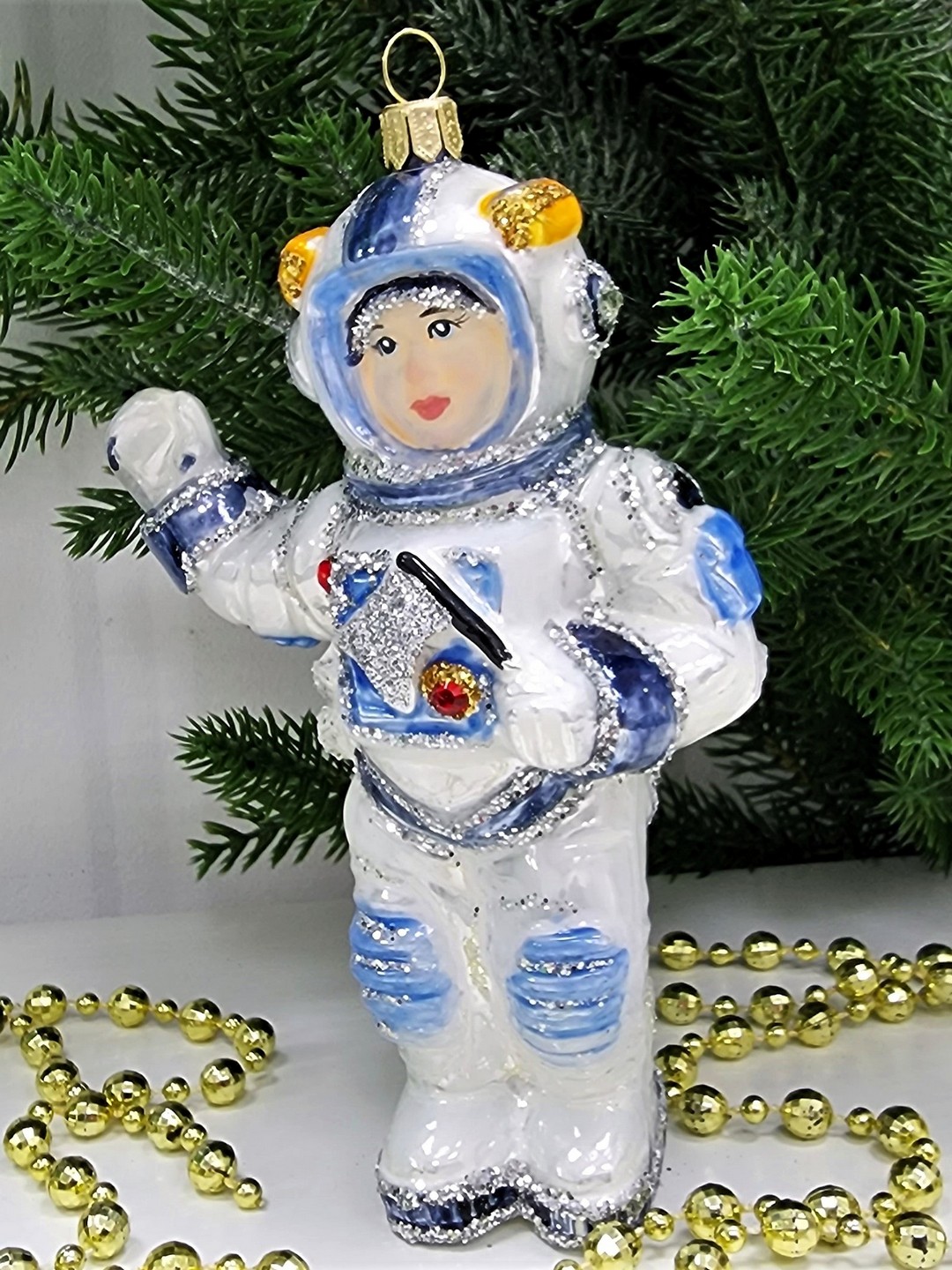 фото Стеклянная елочная игрушка Космонавт
