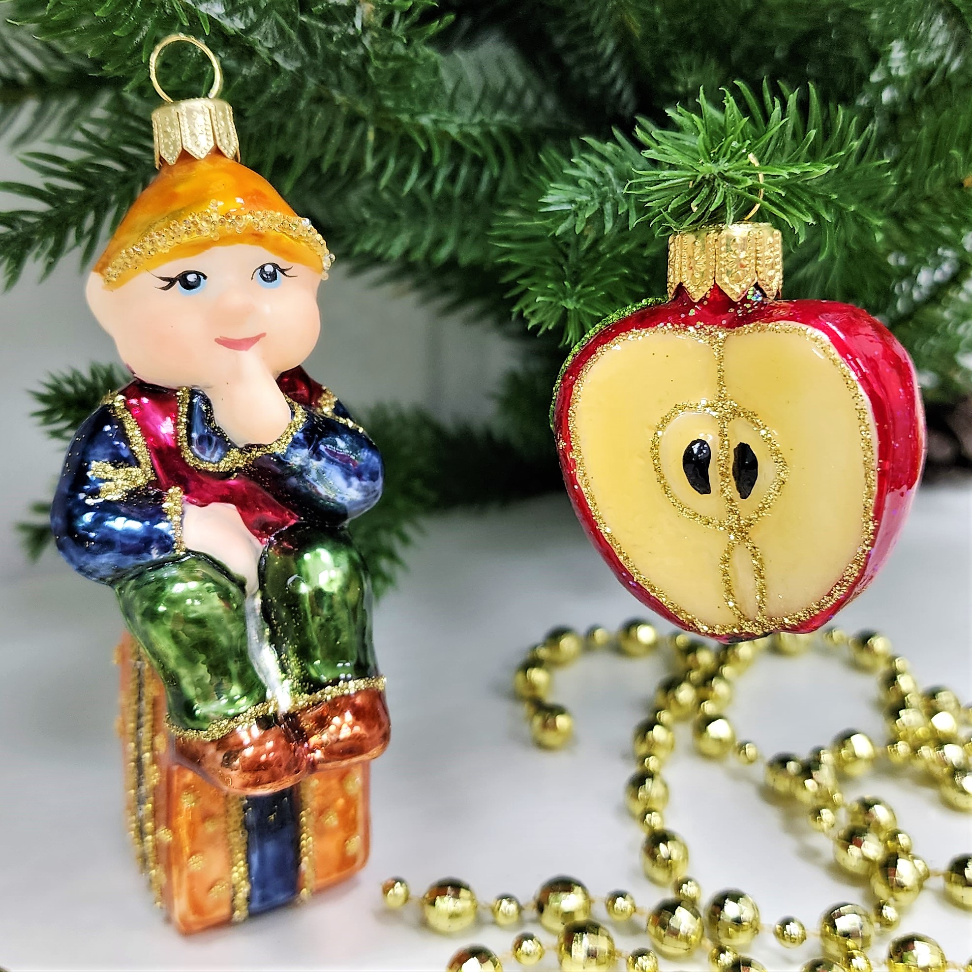 фото Набор ёлочных игрушек Гном на подарке и яблочко