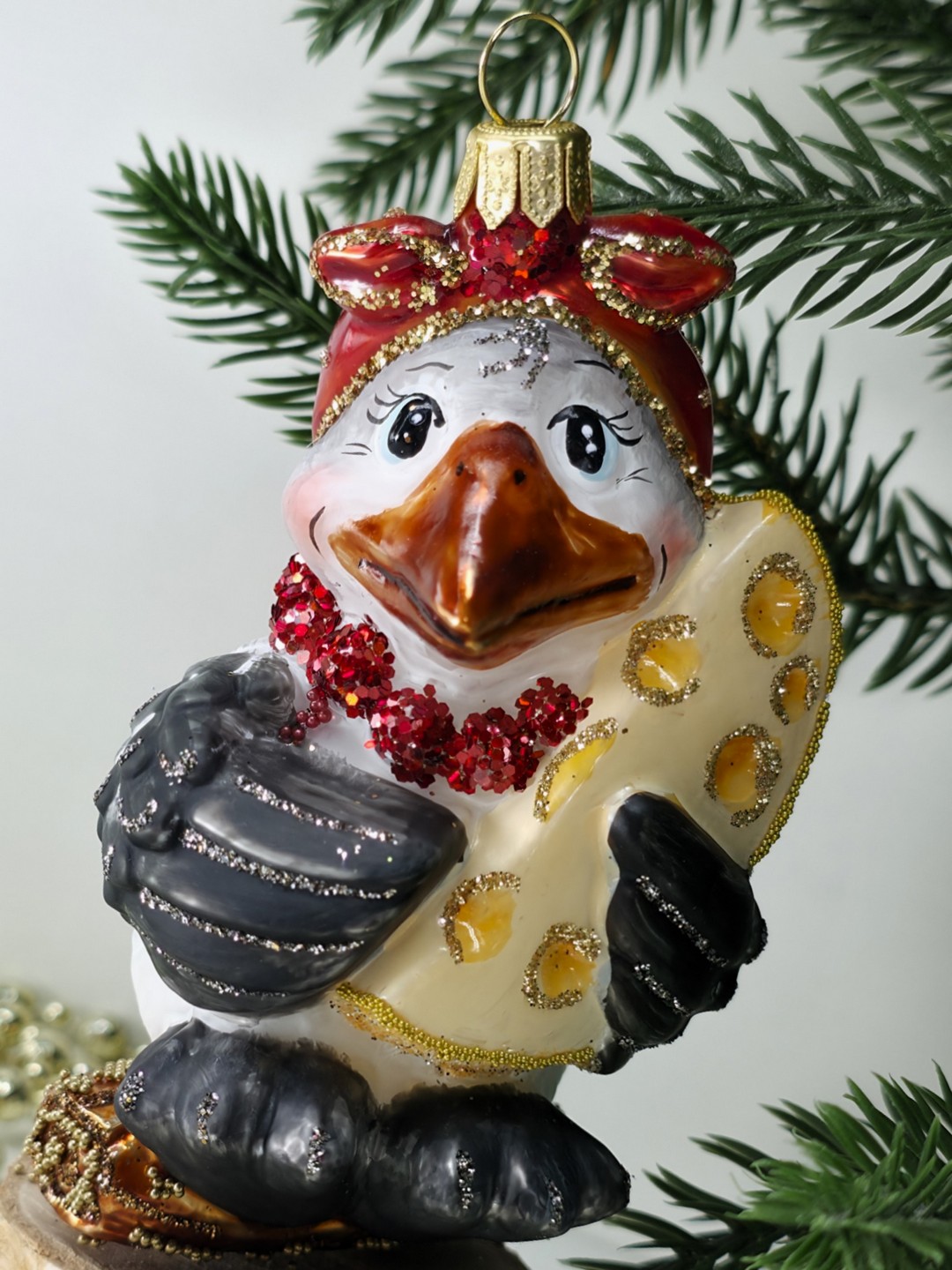 фото Стеклянная елочная игрушка Сорока с сыром